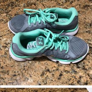 Underarmour women’s sneaker